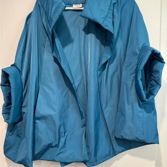 Nylon Chic Cape PLANET by Lauren G - Picture 2 of 5